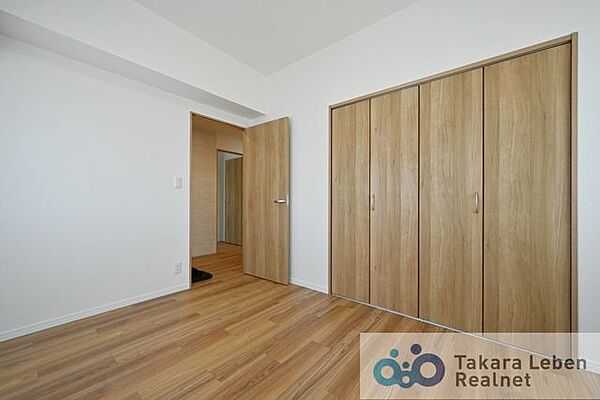 約6.0帖の洋室。シンプルで使い勝手の良い洋室は、子ども部屋におすすめ。生活スタイルの変化にも柔軟に対応できます。