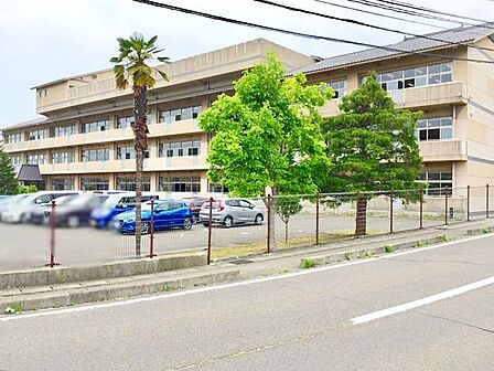 多賀城市立高崎中学校 徒歩17分。 1300m