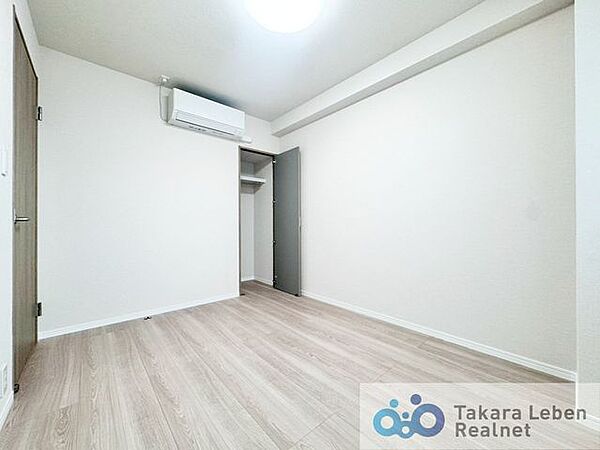 洋室約5.3帖。生活スタイルに合わせて自由に使える洋室。無駄のない間取りでプライベート空間を確保できます。