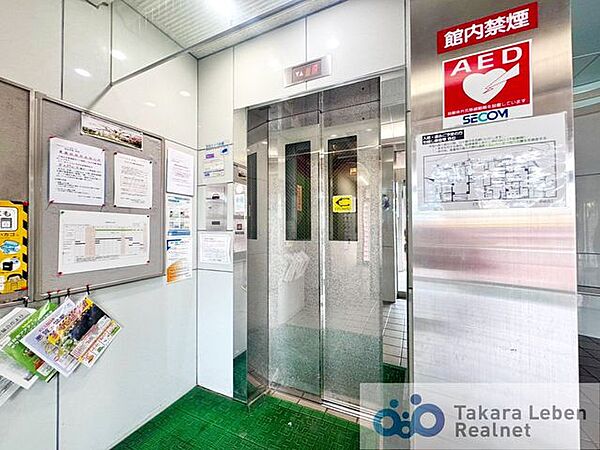 エレベーターのあるマンションは、ベビーカーや荷物の移動もしやすい環境。家族での暮らしにも取り入れやすい住まいです。