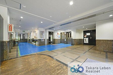 住まう人や訪れる方を優しくお出迎えするエントランス。高級感があり、居住者様の品格を上げてくれます。
