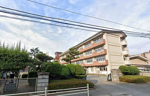 盛岡市立桜城小学校 徒歩10分。 790m