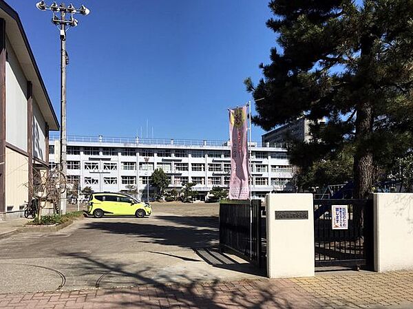 仙台市立立町小学校 徒歩2分。 100m