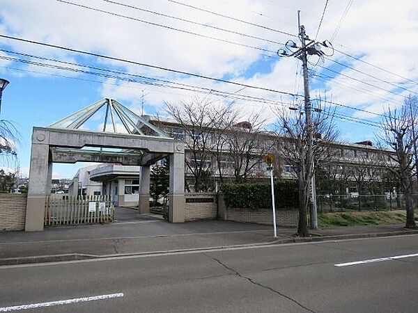 仙台市立高森中学校 徒歩11分。 820m