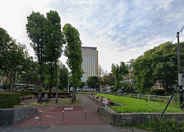 内丸緑地 徒歩13分。 1000m