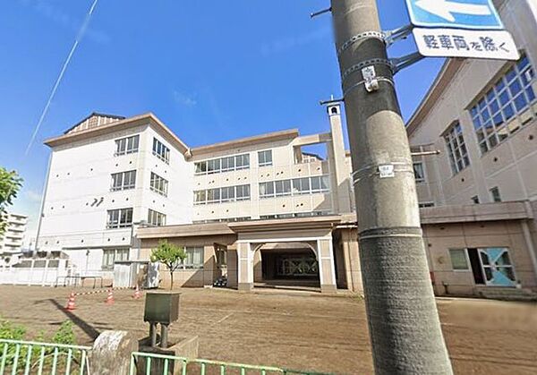 盛岡市立杜陵小学校 徒歩8分。 600m