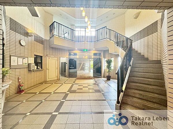 住まう人や訪れる方を優しくお出迎えするエントランス。高級感があり、居住者様の品格を上げてくれます。