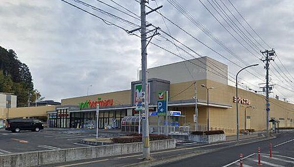 ヨークベニマル荒巻店 徒歩3分。 190m