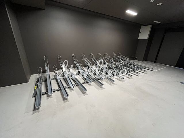 23 / 27