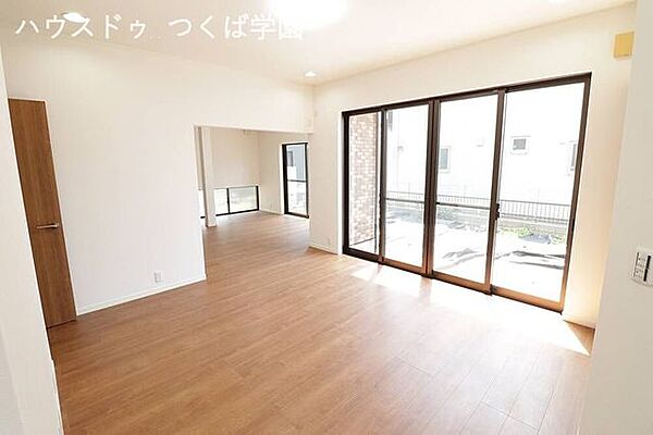 19.7帖ＬＤＫスペースです♪南向きでお庭を眺めながらお過ごしいただけます。