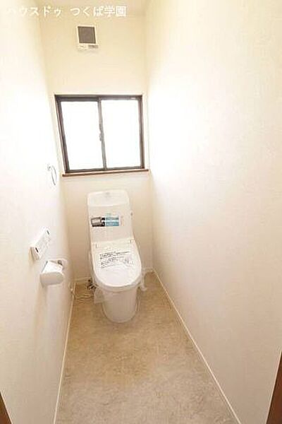 1Fと2Fともにウォシュレットタイプのトイレとなっております。