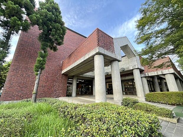 越谷市立図書館 1110m