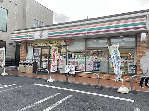 セブン-イレブン 東越谷6丁目店 520m