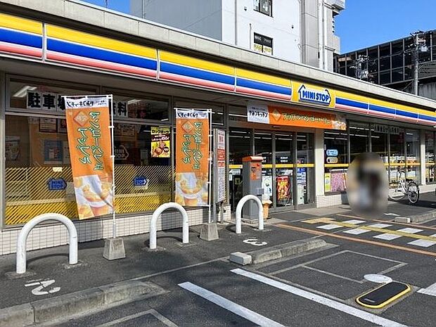 ミニストップ 越谷駅西口店 1080m