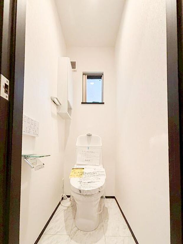 清潔感溢れるトイレ。落ち着いた空間で安らぎのひとときをお過ごしいただけます。(2025.5.29撮影)