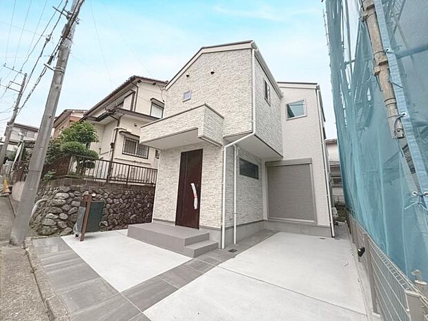 玄関につながる駐車スペースなので、重い荷物の出し入れの負担を最小限に抑えられます。(2025.5.29撮影)