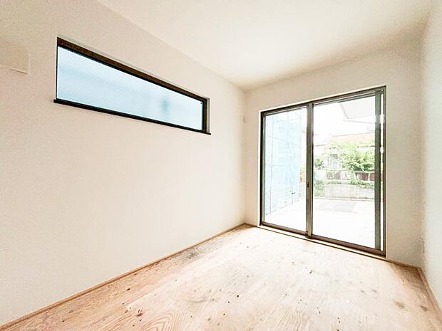 リビング続き間の和室はお子様を遊ばせるスペースとしても重宝します。(2025.5.29撮影)