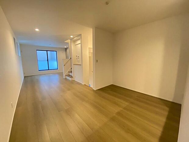 動線を繋ぐリビングイン階段で開放的な室内に挨拶の声が元気に響きます。