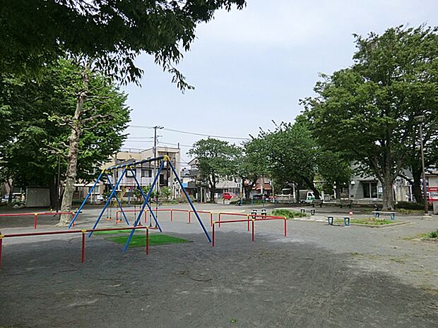 本牧元町公園　220ｍ（徒歩3分）