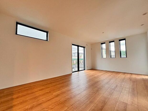 光と風があふれる開放的なリビングダイニングには、自然と家族みんなが集まってきます。（2025.6.1撮影）