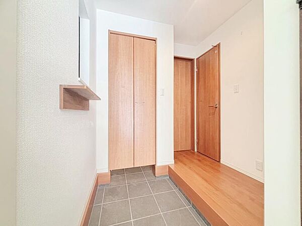 お住まいの顔となる玄関。安らぎに満ちた生活空間を予感させてくれます。
