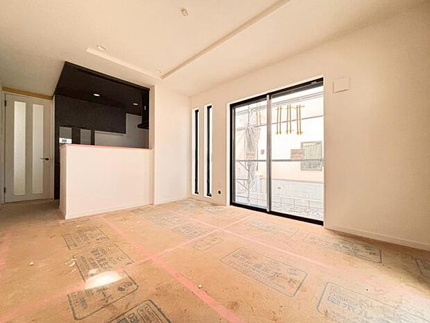 くつろげるリビングは話に夢中になりすぎて、ついつい時間を忘れてしまう。そんな束の間の幸せを感じさせてくれる場所です。（2025.11.30撮影）