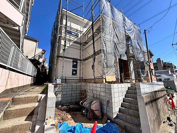 完成前の状態をご覧頂くことで、隣接した環境をしっかりとご確認頂けます。(2025.7.25撮影)