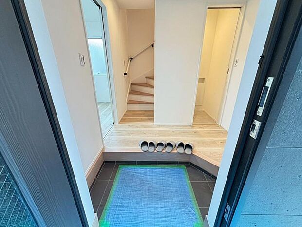 今後ご家族の「行ってきます」「ただいま」が行き交う空間になることでしょう。(2025.9.15撮影)