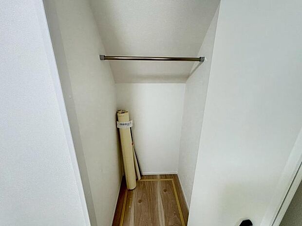 空間を効率的に利用し収納スペースを確保。多目的にお使いいただける便利な空間です。(2025.9.15撮影)