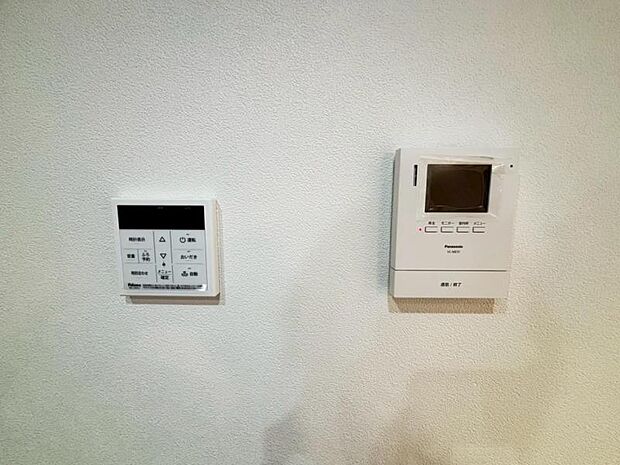 TVモニター付インターホン 来訪者を鮮明な画像で確認できるTVモニター付インターホン。夜間や天候の悪い日もしっかりとチェック。特に奥様やお子様だけでの在宅が多いご家族は必需品です。録画機能付きなら後か