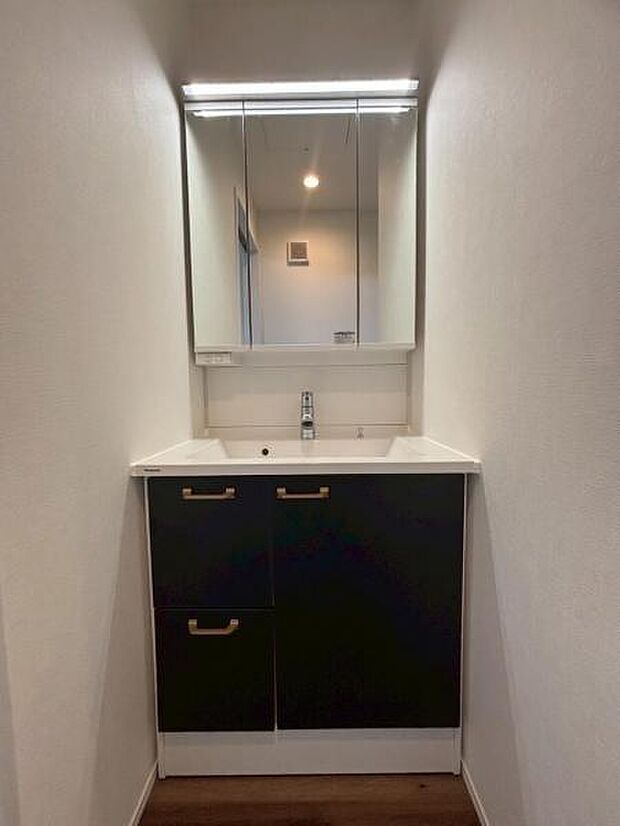 居室フロアの2階に洗面化粧台を設置。(2025.9.15撮影)
