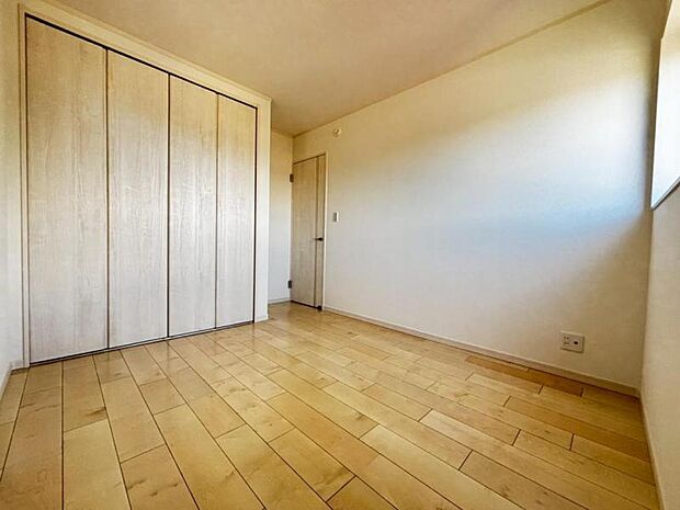 充分な収納スペースを確保。居室内に余計な家具を置く必要がないので、シンプルですっきりとした暮らしが実現しています。（2025.7.25撮影）