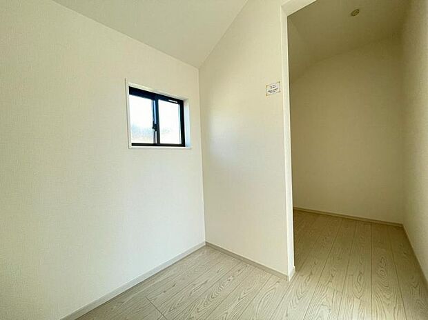 主寝室にはフリースペースとウォークインクローゼットをご用意しました。