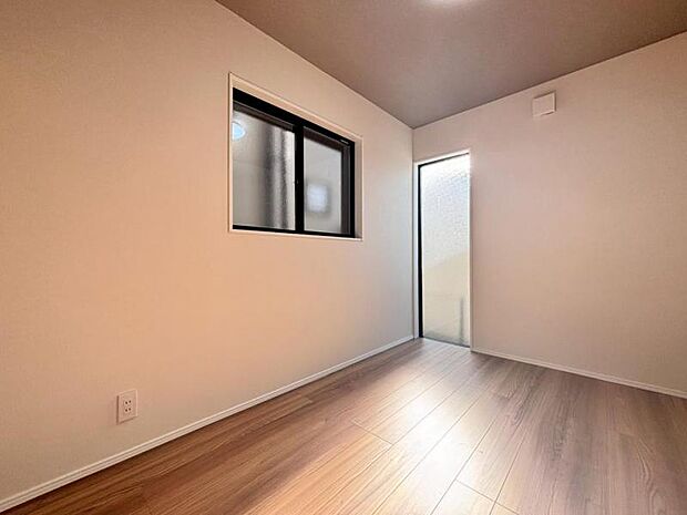 洋室5.2帖　リビングで楽しく過ごした後はプライベートな時間を満喫できます。