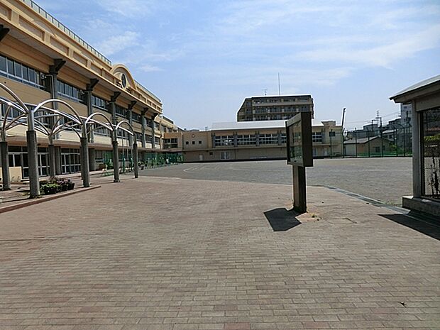 横浜市立小田小学校 580m