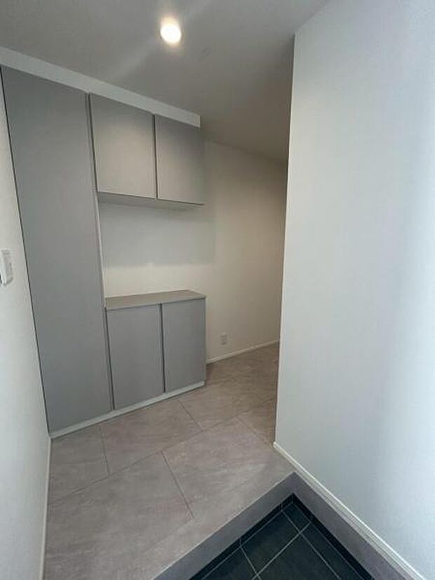 今後ご家族の「行ってきます」「ただいま」が行き交う空間になることでしょう。（2025.6.28撮影）