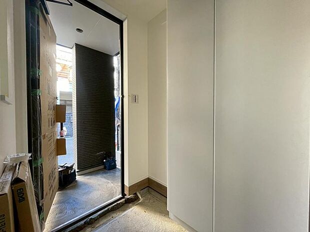 今後ご家族の「行ってきます」「ただいま」が行き交う空間になることでしょう。(2025.11.22撮影)