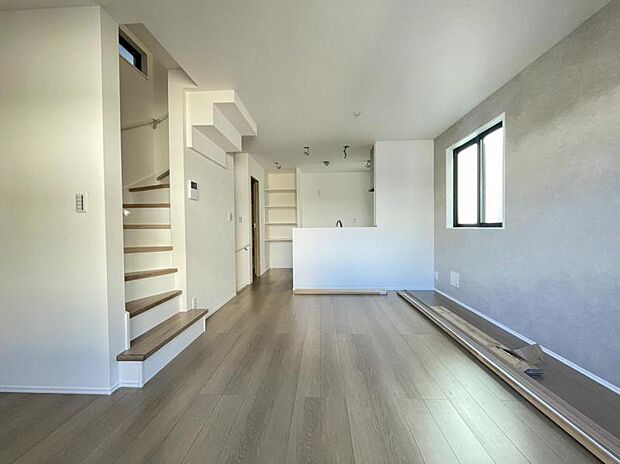 くつろげるリビングは話に夢中になりすぎて、ついつい時間を忘れてしまう。そんな束の間の幸せを感じさせてくれる場所です。(2025.11.22撮影)