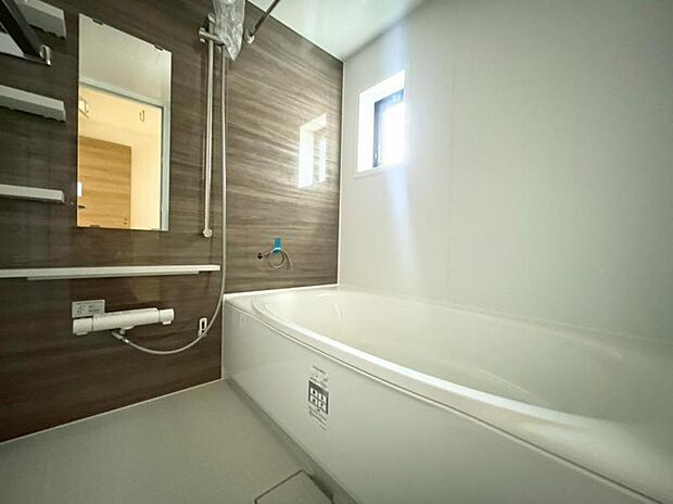 1坪タイプのゆったりとした浴室で寛ぎのお風呂時間を。(2025.11.22撮影)