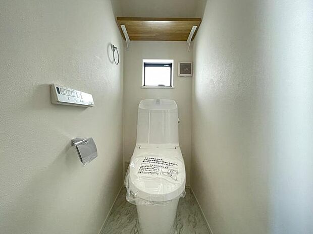 清潔感溢れるトイレ。落ち着いた空間で安らぎのひとときをお過ごしいただけます。(2025.11.22撮影)