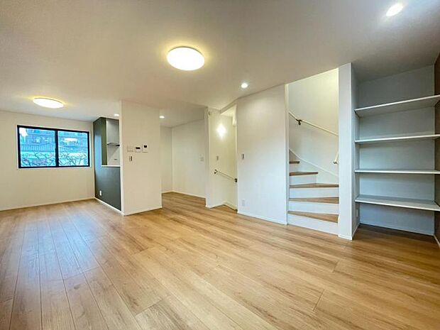 動線を繋ぐリビングイン階段で開放的な室内に挨拶の声が元気に響きます。