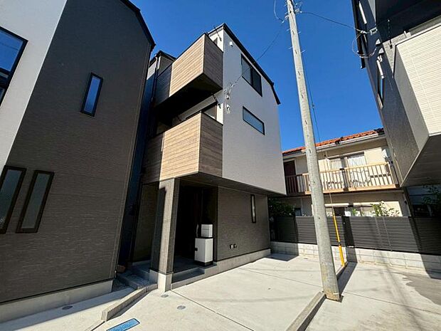 玄関につながる駐車スペースなので、重い荷物の出し入れの負担を最小限に抑えられます。