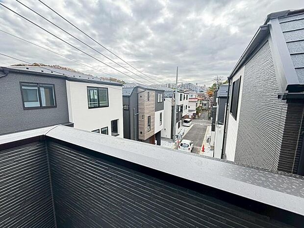 心を落ち着かせ開放してくれる眺望が、今日も家族を包み込みます。