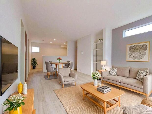 リビング（配置してある家具はCGによるイメージです）時代が経っても変わらない居住性の高さと、いつまでも色褪せず住む毎に親しみ深くなるデザイン。