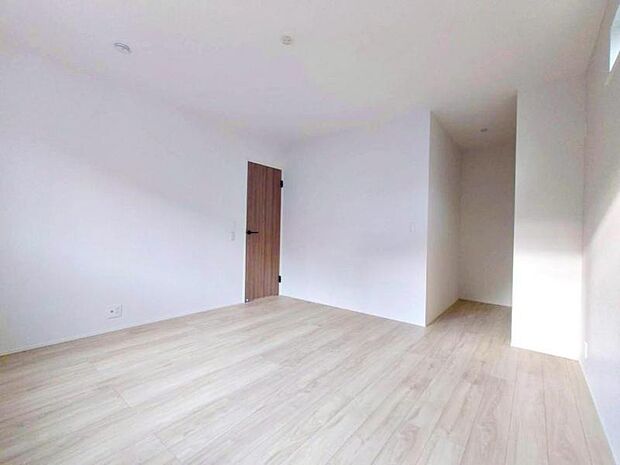 日々の疲れを癒してくれる主寝室。自由度が高いので家具のレイアウトでお好みの空間を創りだせます。(2025.10.24撮影)