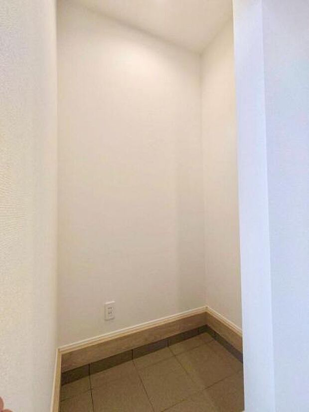 玄関は収納豊富なシューズクローゼットも完備。雑多な玄関でなくスッキリ空間としての家の顔にできるよう設計しました。(2025.10.24撮影)