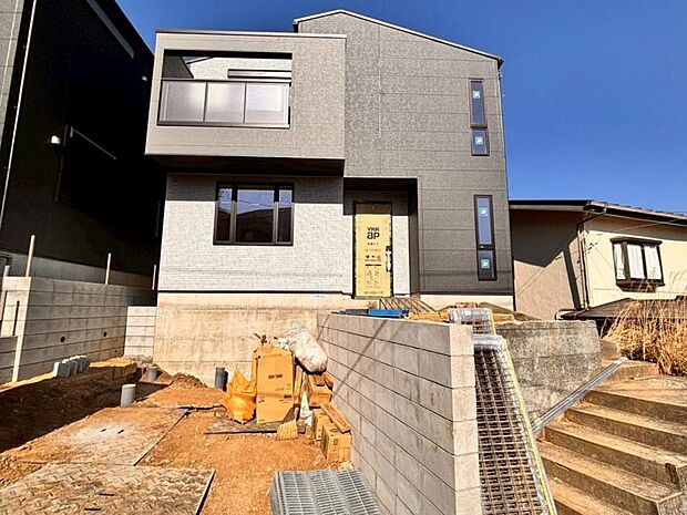 ご両親や友人・知人が訪ねてきても大丈夫。駐車スペース2台分（車種による）を確保してあります。（2026.1.17撮影）