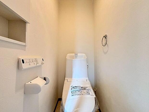 清潔感溢れるトイレ。落ち着いた空間で安らぎのひとときをお過ごしいただけます。（2025.7.17撮影）