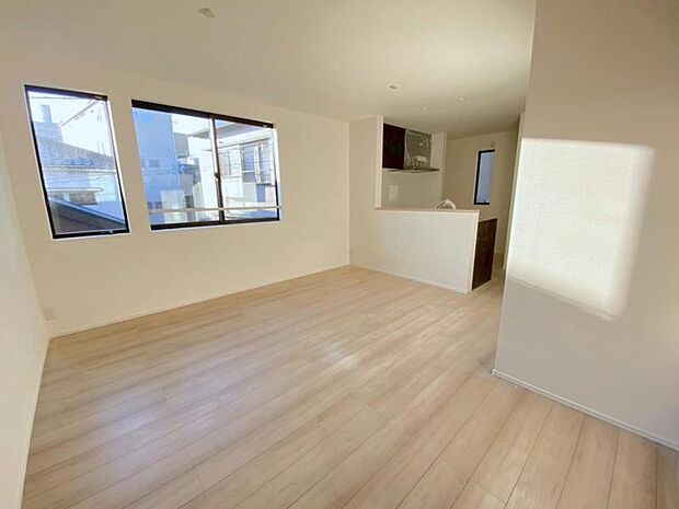 家族はもちろん友人たちもリラックス。仲間を呼び寄せる風通しの良い家。光と風が通るリビングで充実した毎日を。（2025.11.17撮影）