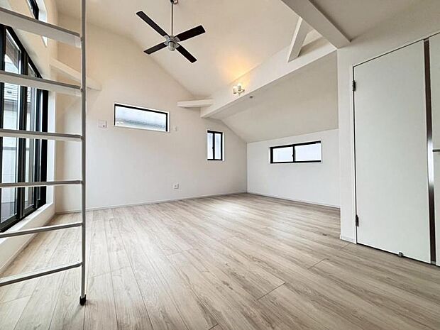 時代が経っても変わらない居住性の高さと、いつまでも色褪せず住む毎に親しみ深くなるデザイン。(2025.7.17撮影)